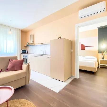 Elegant - Beachside Riviera New