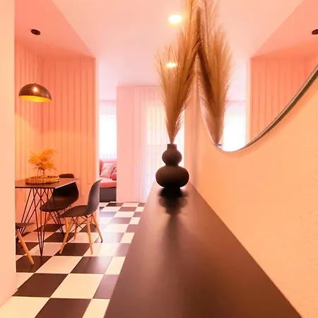 Colorful By The Sea - 1 Min From The Apartment Durres