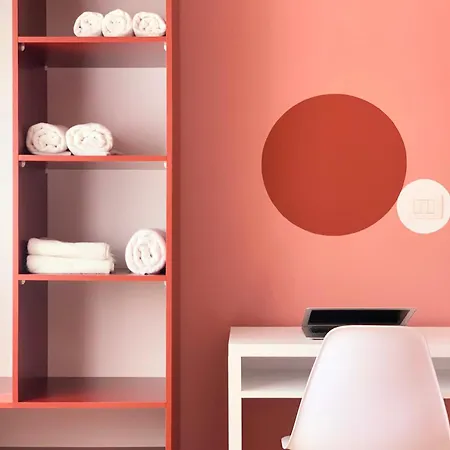 Colorful By The Sea - 1 Min From The