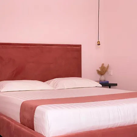 Colorful By The Sea - 1 Min From The